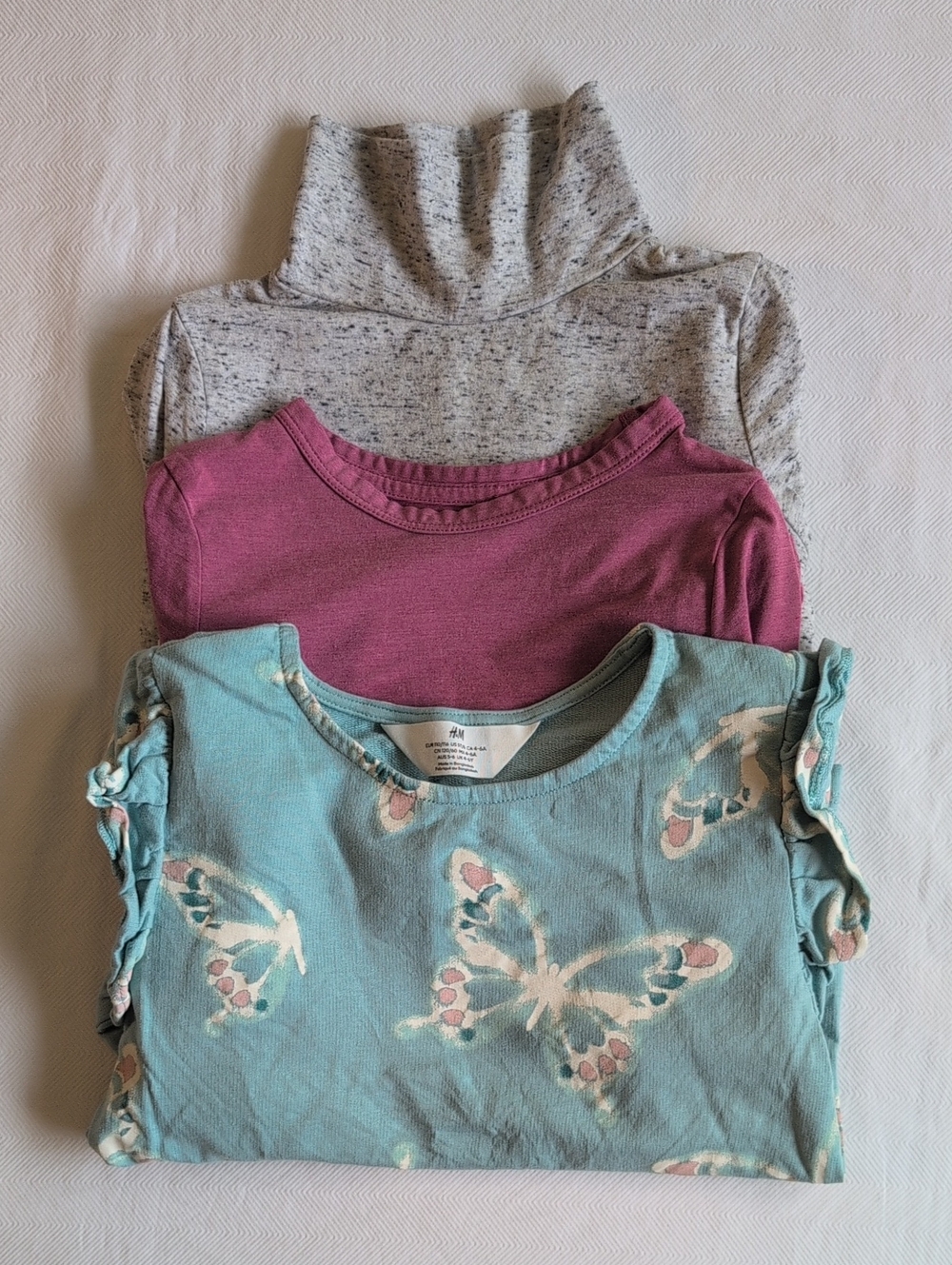 H&M Girls 3-Pack Butterfly Sweatshirt Mock Neck Basic Tee Bundle Lot 5T 4-6Y